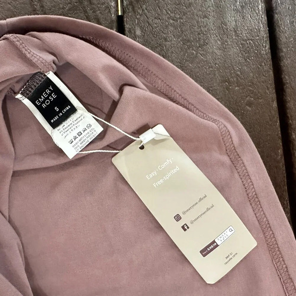 NWT Emery Rose Boutique Button Placard Blush Tank Top - size small - Picture 8 of 9